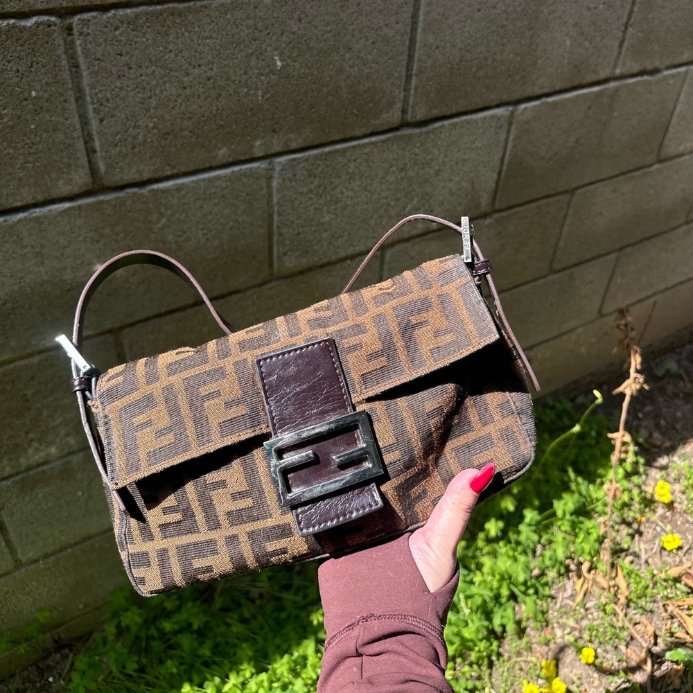 SOLD Fendi baguette shoulder bag zucca print ✨